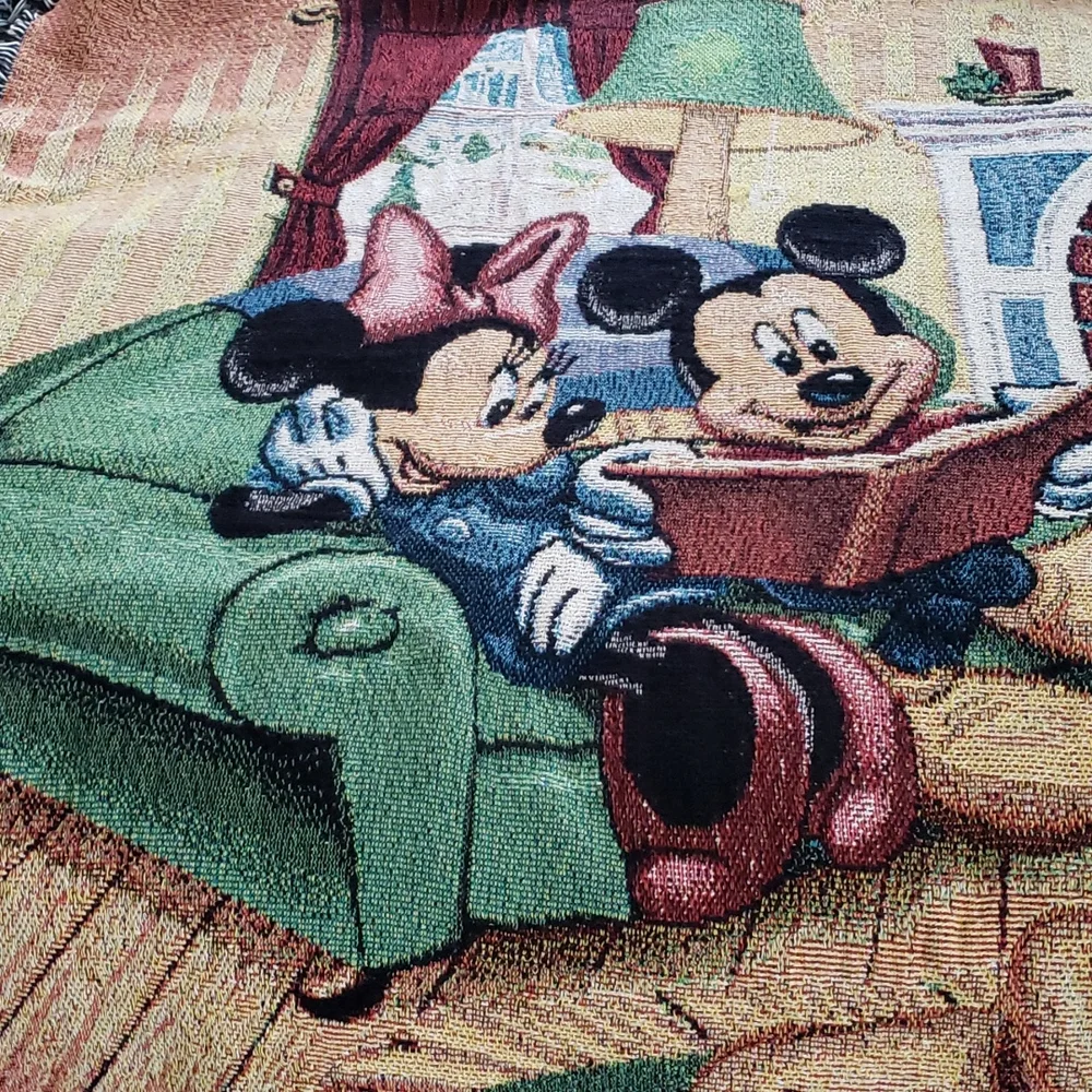 Walt Disney World Mickey's Holiday Gathering Woven Knit Throw 60X50